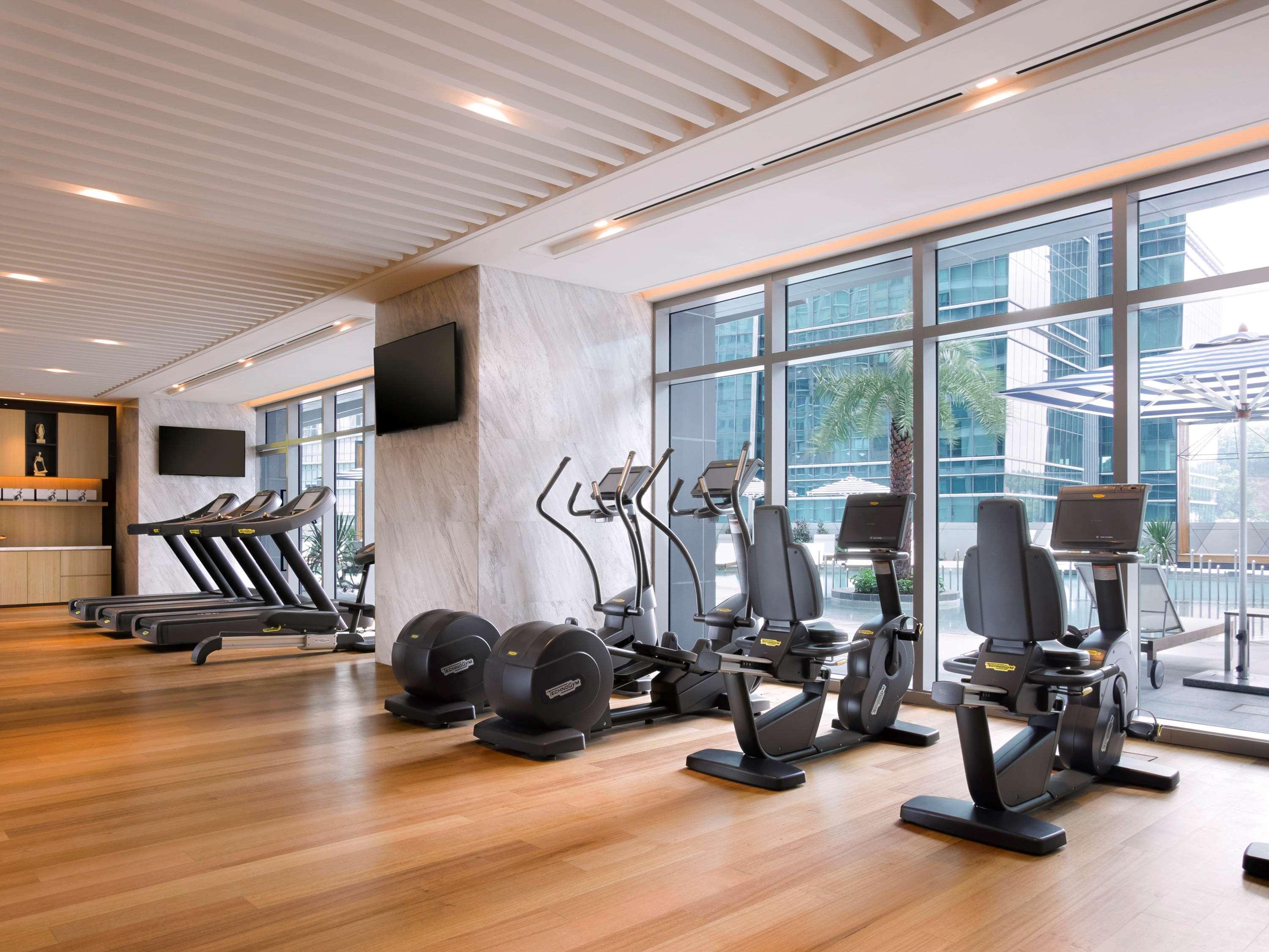 Hotel Sofitel Kuala Lumpur Damansara Exterior foto The gym at the hotel