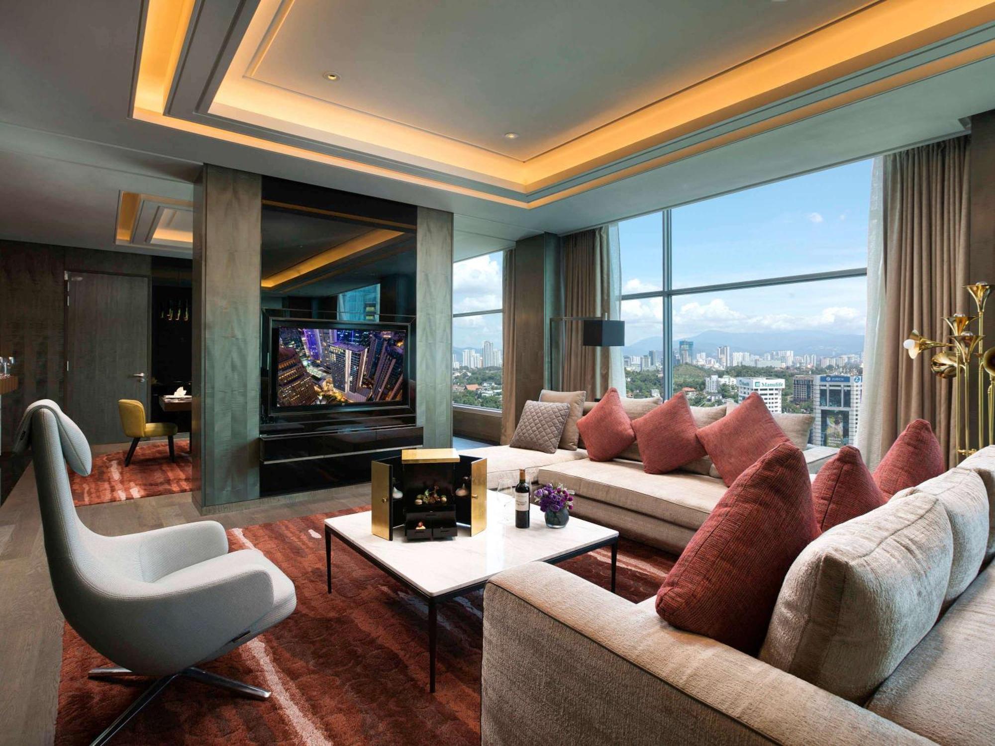 Hotel Sofitel Kuala Lumpur Damansara Exterior foto The living room of a suite at the hotel