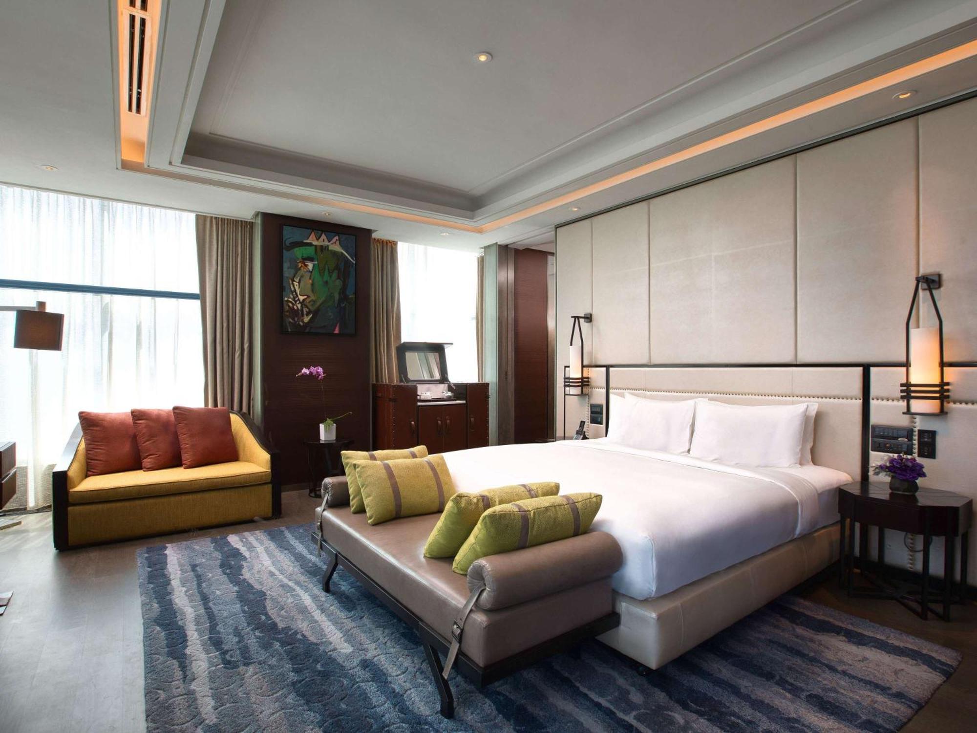 Hotel Sofitel Kuala Lumpur Damansara Exterior foto A bedroom at the hotel
