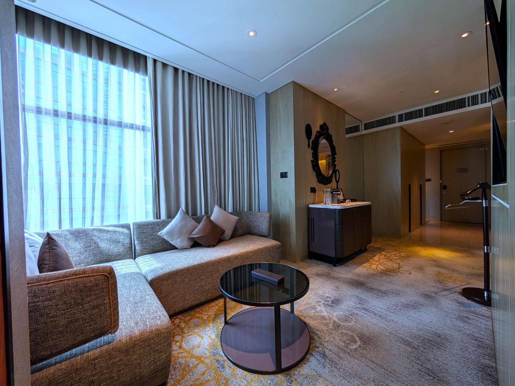 Hotel Sofitel Kuala Lumpur Damansara Exterior foto A suite at the hotel